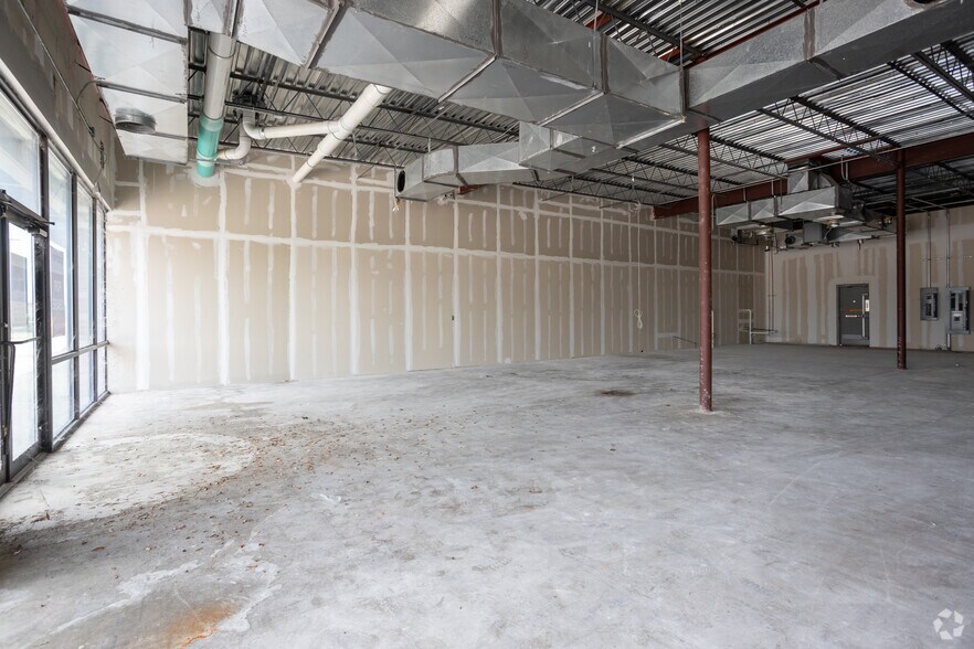 More Photos Of 20755-20845 US 59 Hwy N, Humble Unknown For Lease