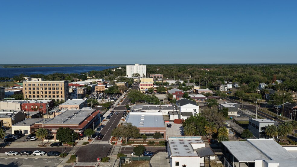 More Photos Of 201 Oak Ave, Sanford Storefront Retail Office For Lease
