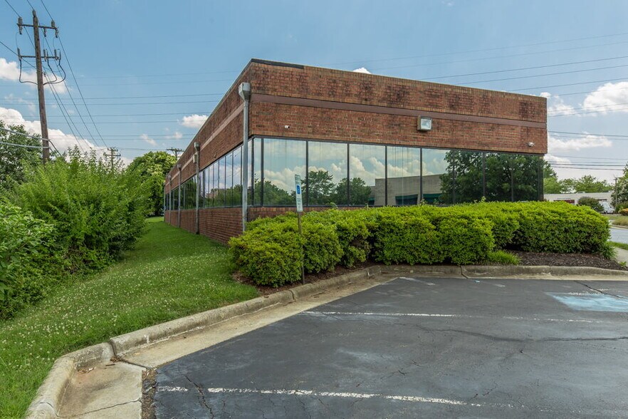 More Photos Of 115 Pomona Dr, Greensboro Office Residential For Lease