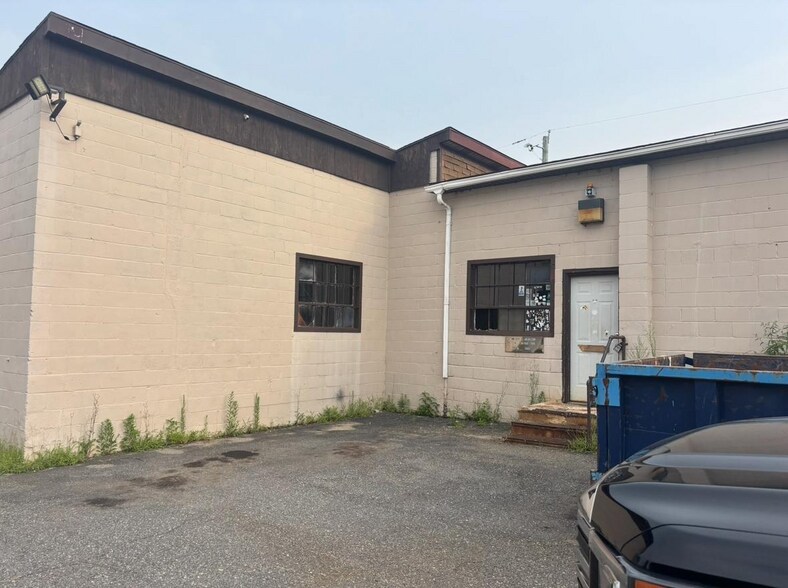 More Photos Of 21 Route 45, Mannington Flex For Sale