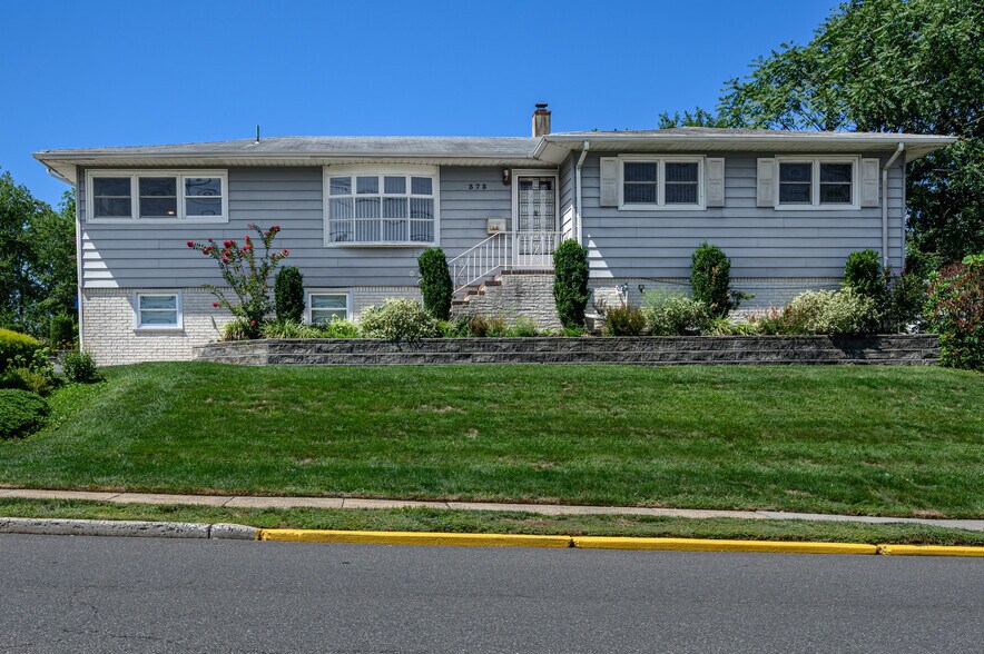 Primary Photo Of 373 Ford Ave, Fords Medical For Sale