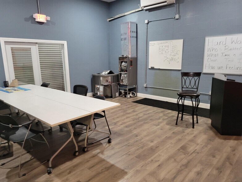 More Photos Of 17161 Alico Center Rd, Fort Myers Warehouse For Lease