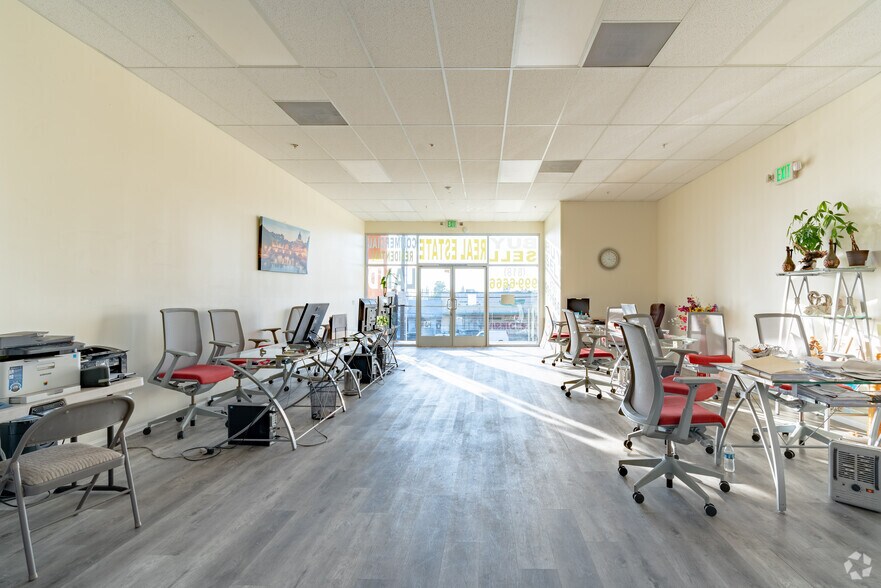 More Photos Of 7600-7614 Balboa Blvd, Van Nuys Storefront Retail Office For Sale