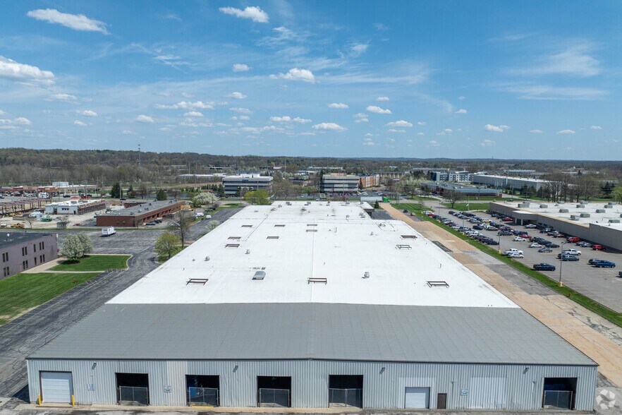 More Photos Of 6000 Cochran Rd, Solon Warehouse For Lease