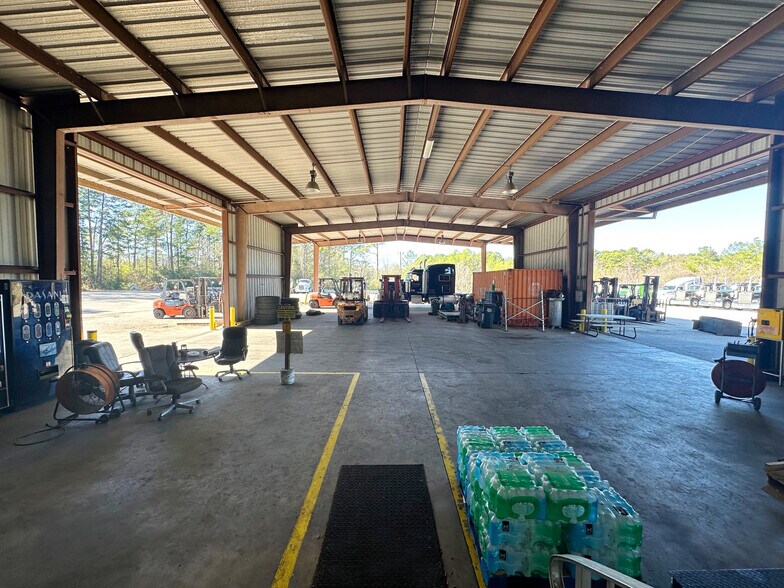More Photos Of 17463 Interstate 45 N, Willis Industrial For Lease