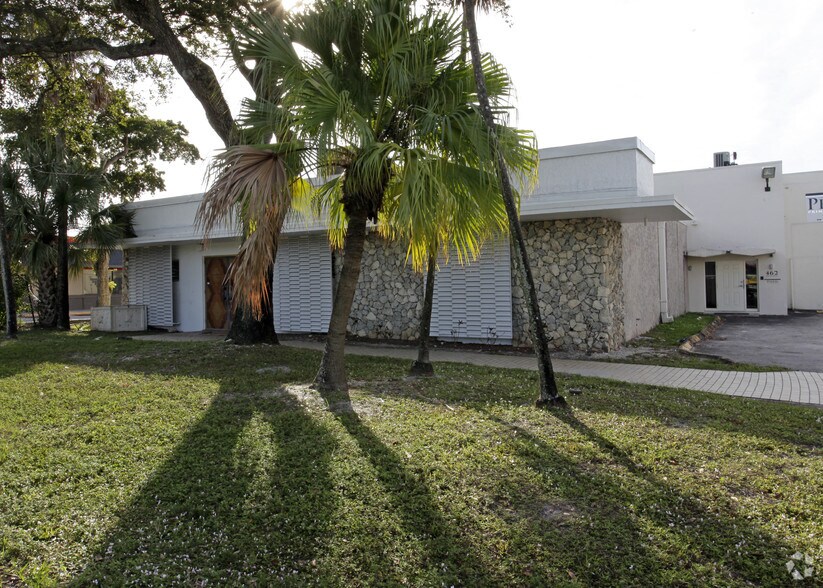 More Photos Of 460 W 84th St, Hialeah Showroom For Lease