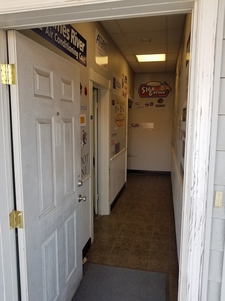 More Photos Of 3111 Norfolk St, Richmond Office For Sale