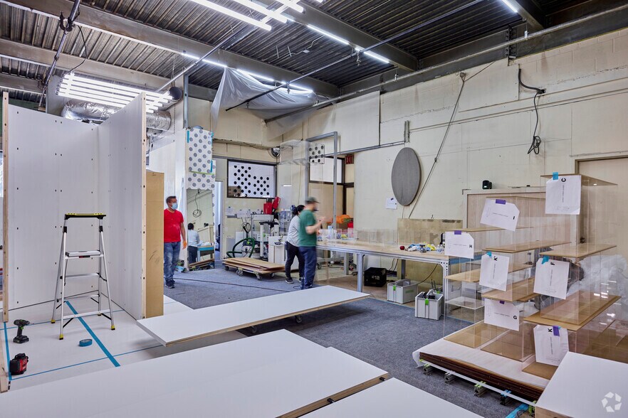 More Photos Of 2590 Park Ave, Bronx Manufacturing For Lease