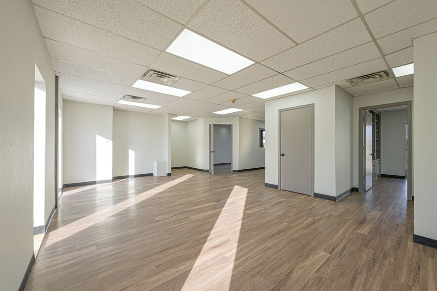 More Photos Of 3009 Epperly Dr, Oklahoma City Office For Sale