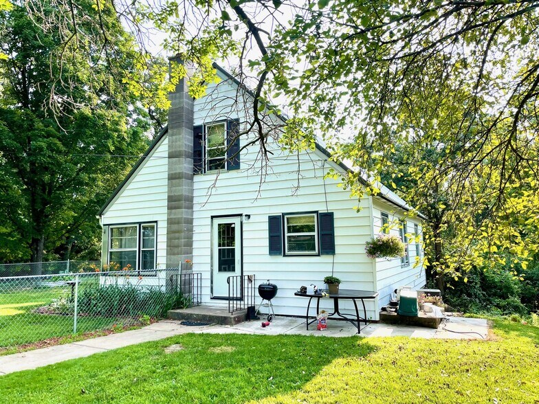 More Photos Of 2002 Midway Rd, Menomonie Restaurant For Sale