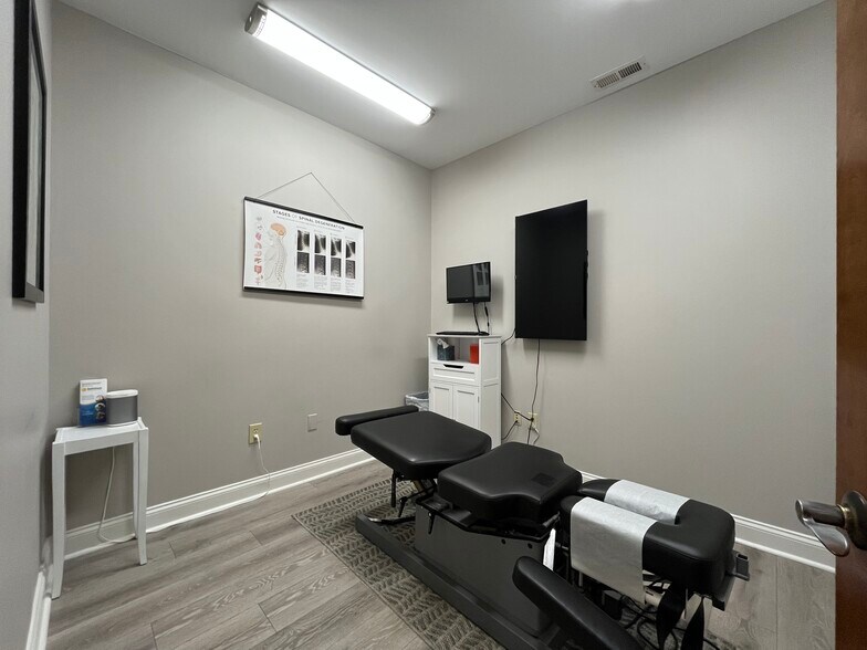 More Photos Of 9710-9718 Sam Furr Rd, Huntersville Medical For Lease
