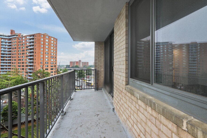 More Photos Of 5055 Seminary Rd, Alexandria Apartments For Lease