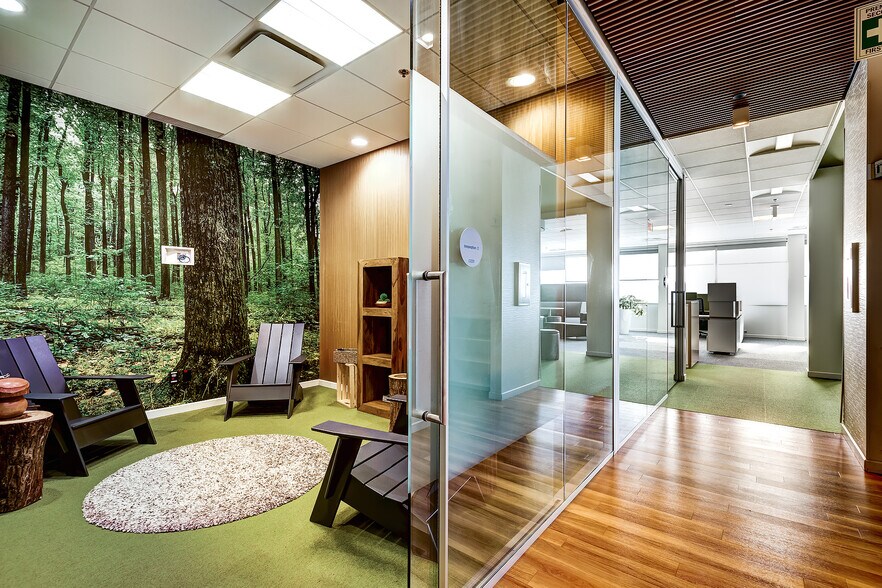 More Photos Of 2905 Pl Louis-R.-Renaud, Laval Office For Lease