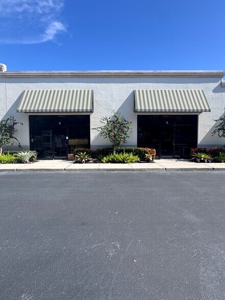 More Photos Of 2805 S Horseshoe Dr, Naples Showroom For Sale