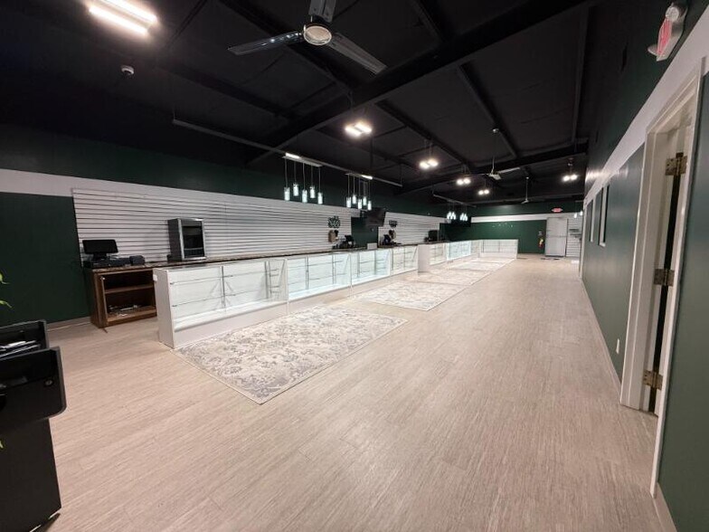More Photos Of 794 E Main St, Tupelo Showroom For Sale