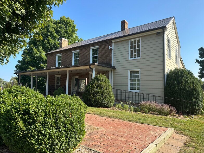 More Photos Of 300 Pepper St S, Christiansburg Coworking Space