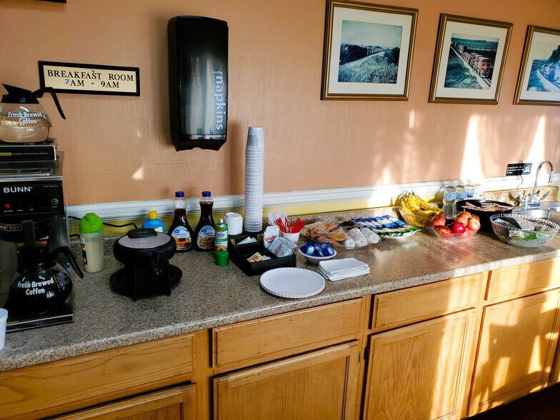 More Photos Of 1617 N Summit St, Arkansas City Hotel For Sale