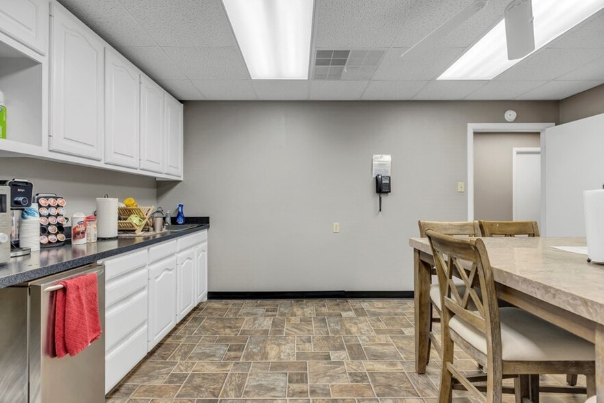 More Photos Of 809 Tower Dr, Odessa Loft Creative Space For Sale