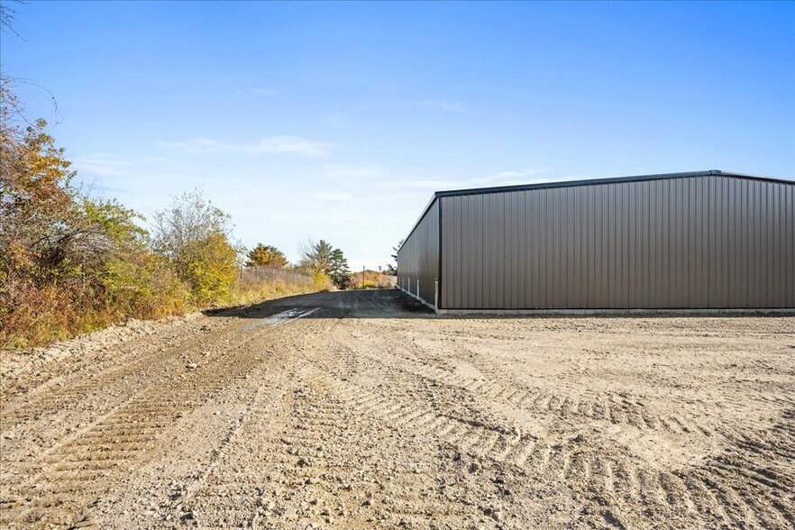 More Photos Of 15 Technology Dr, Auburn Warehouse For Lease