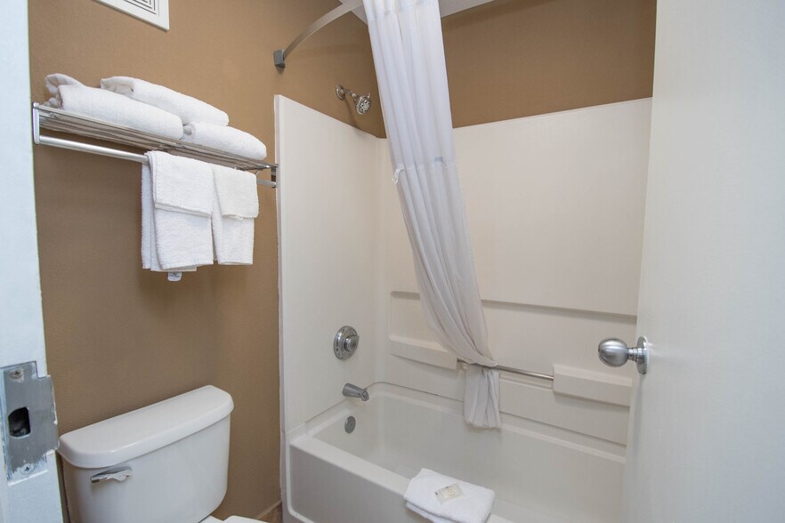 More Photos Of 750 Cobb Place Blvd NW, Kennesaw Hotel For Sale