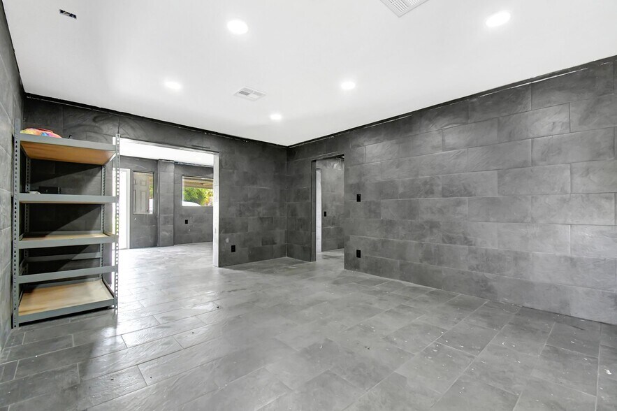 More Photos Of 2160 NW 24th St, Fort Lauderdale Auto Dealership For Sale