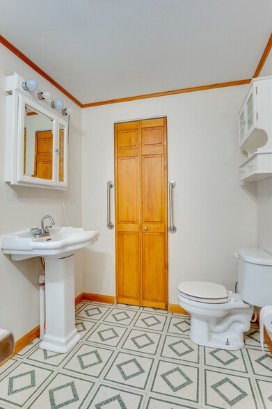 More Photos Of 201 N Wilmington St, Richlands General Retail For Sale