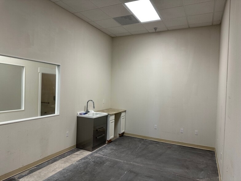 More Photos Of 1939 Monterey Rd, San Jose Showroom For Sale