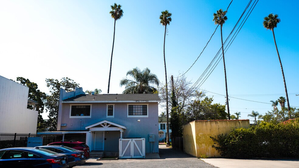 More Photos Of 207 W 20th St, Santa Ana Office For Sale