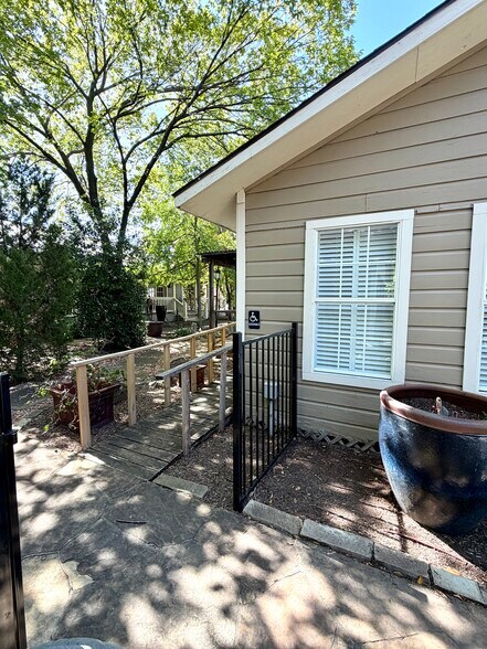 More Photos Of 7110 Elm St, Frisco Storefront Retail Office For Lease