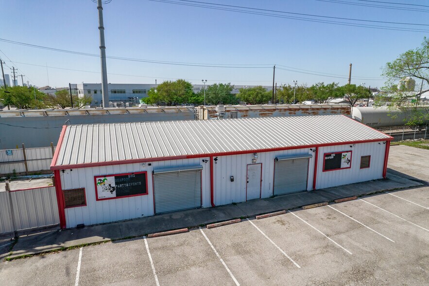 More Photos Of 6555 Navigation Blvd, Houston Warehouse For Lease