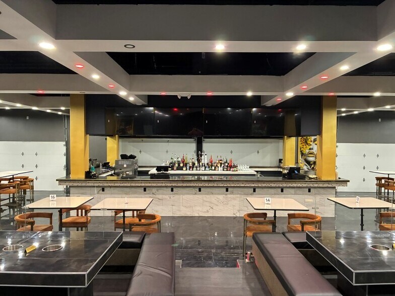 More Photos Of 1102 Delano St, Houston Storefront For Lease