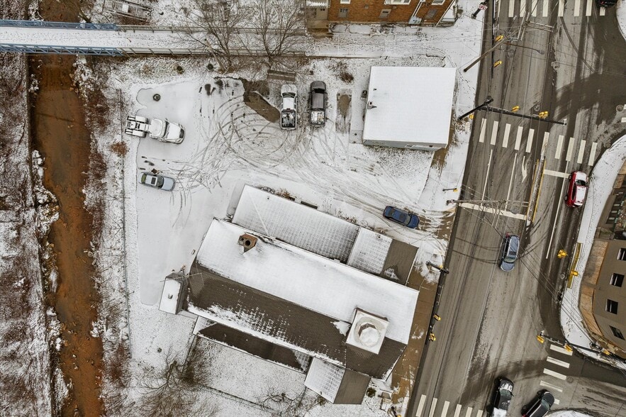 More Photos Of 2404 Saw Mill Run Blvd, Pittsburgh Storefront For Sale