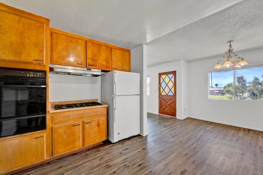 More Photos Of 330 9th St, Del Mar Apartments For Sale
