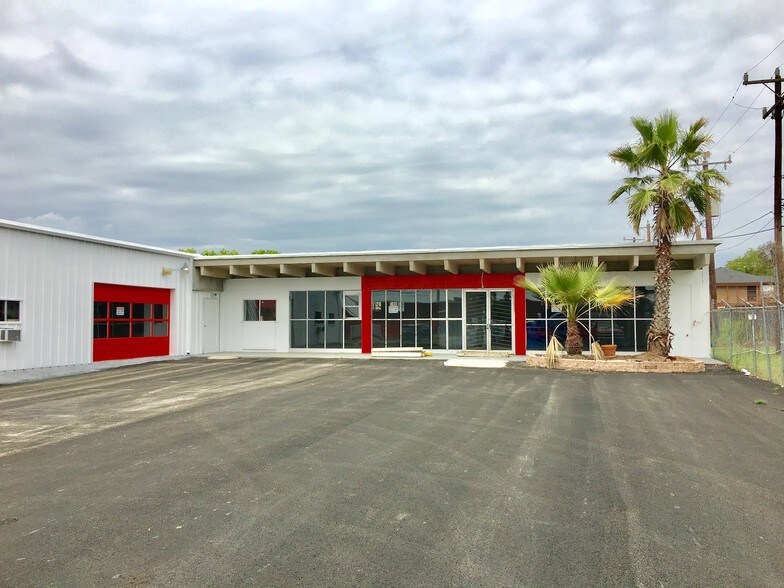 More Photos Of 5421 Grissom Rd, San Antonio Storefront For Lease