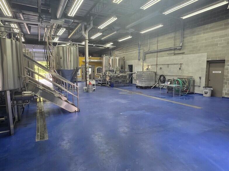 More Photos Of 5 Payne Ave, Rockland Flex For Sale