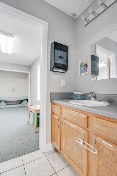 More Photos Of 217-219 Station St, Jacksonville Medical For Lease