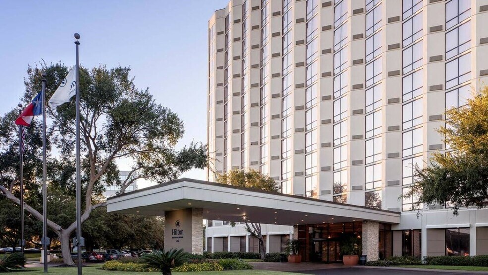 More Photos Of 6780 Southwest Fwy, Houston Multifamily For Sale