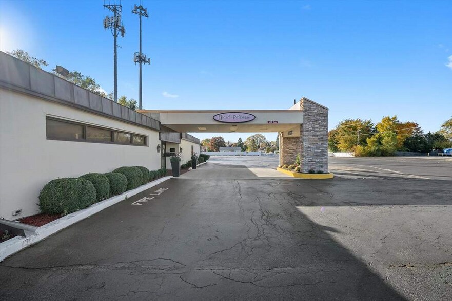 More Photos Of 8200 S Cicero Ave, Burbank Lodge Meeting Hall For Sale