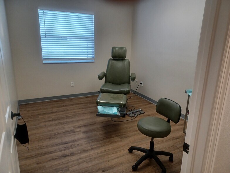 More Photos Of 10028-10038 Water Works Ln, Riverview Medical For Lease