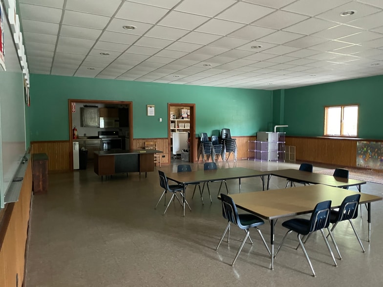 More Photos Of 448 Prospect St, Combined Locks Bar For Sale