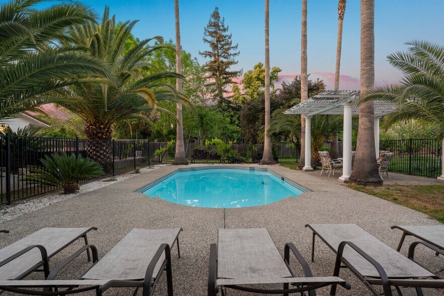 More Photos Of 3734 Hollister Ave, Carmichael Assisted Living For Sale