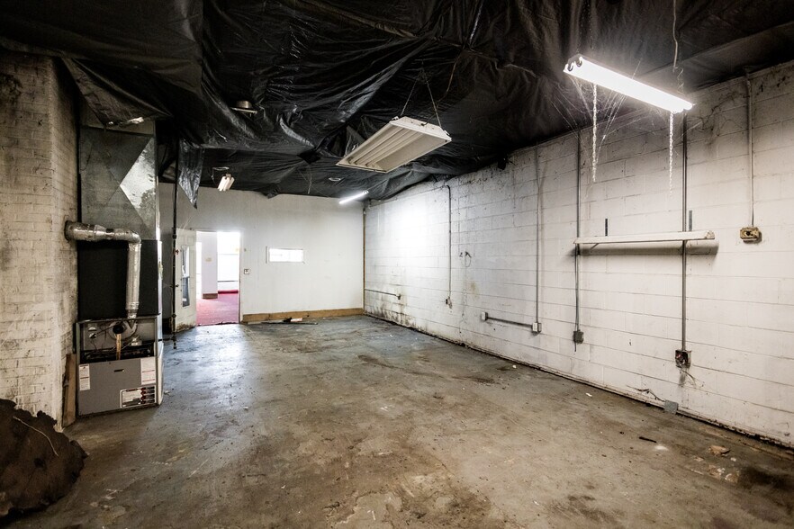 More Photos Of 18563 Ryan Rd, Detroit Storefront For Sale