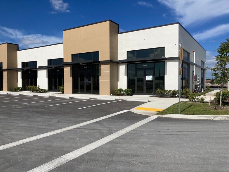 More Photos Of 1260 NE 8th St, Cape Coral General Retail For Lease