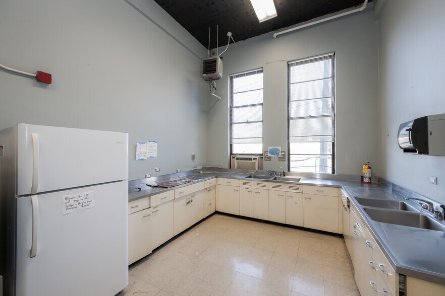 More Photos Of 200 S Oak Park Ave, Oak Park Schools For Sale