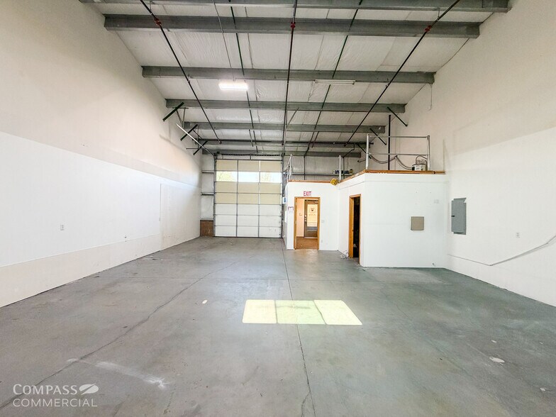 More Photos Of 20720 High Desert Ln, Bend Warehouse For Lease