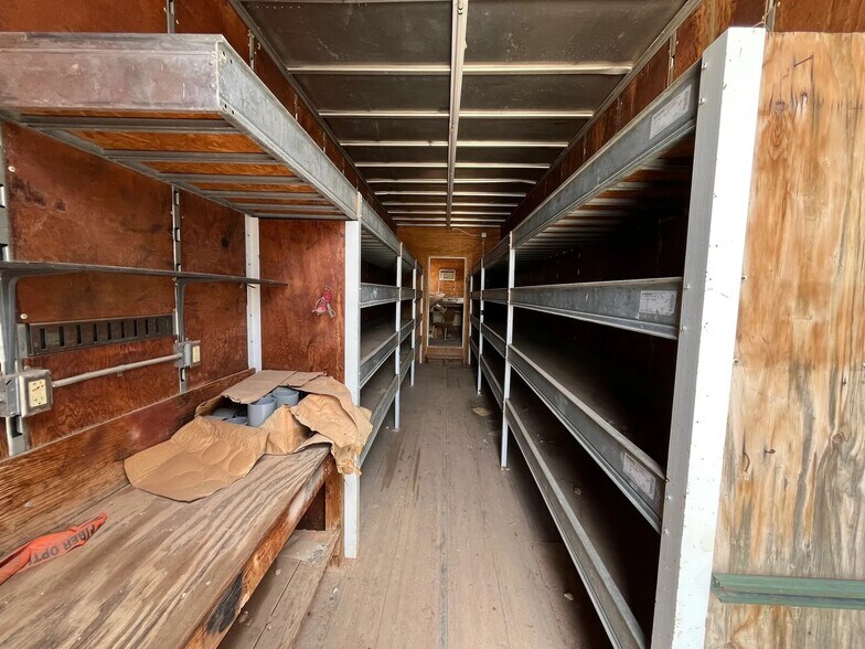 More Photos Of 714 Main St, Buffalo Gap Warehouse For Lease