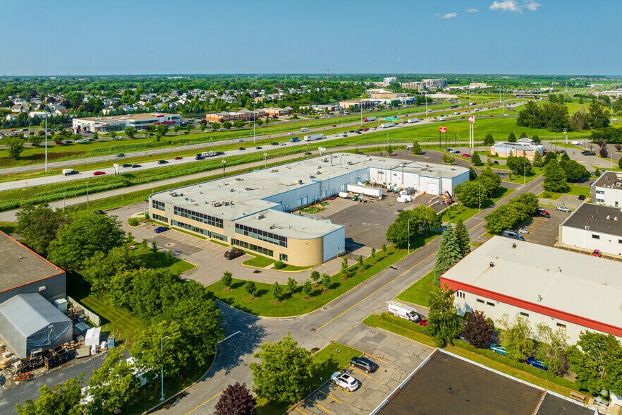 More Photos Of 2101 Rue Nobel, Ste-Julie Warehouse For Lease