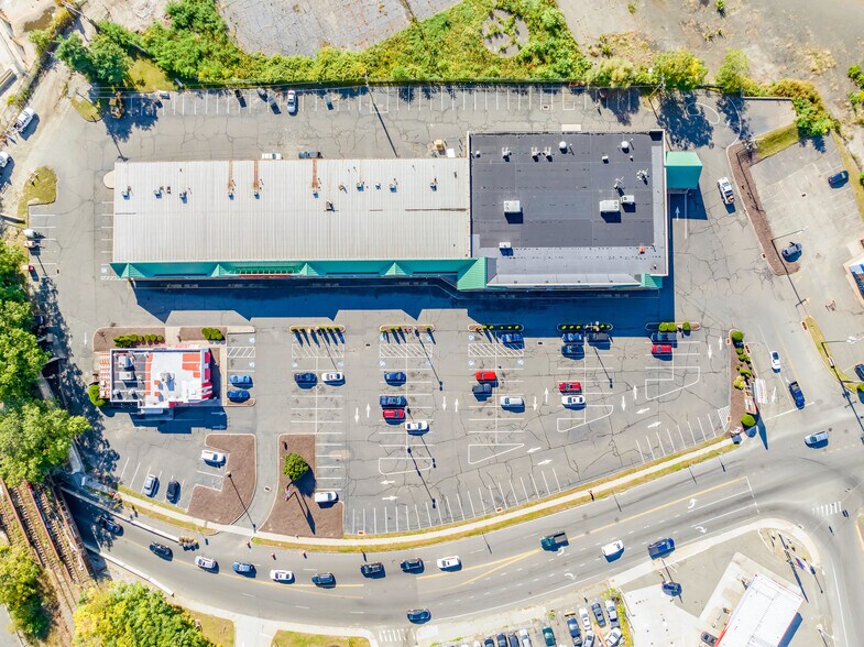 More Photos Of 649 W Main St, Waterbury Freestanding For Sale