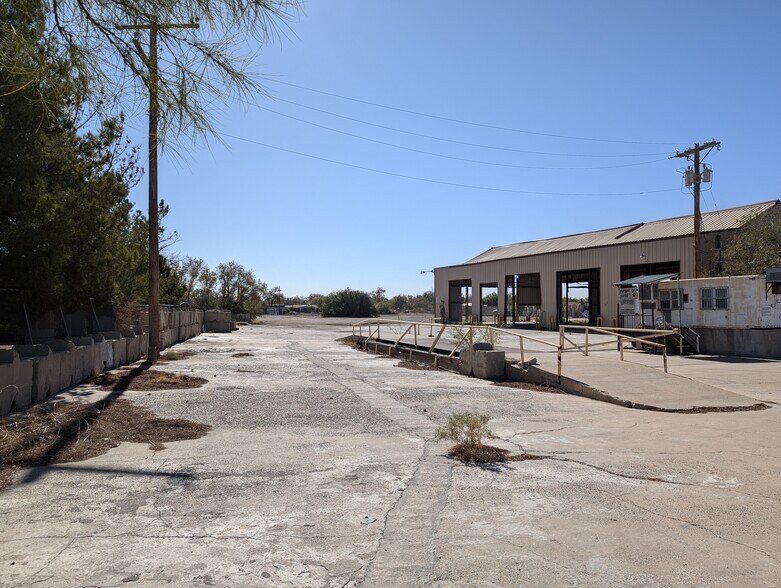 More Photos Of 266 Horizon Blvd, Socorro Warehouse For Lease