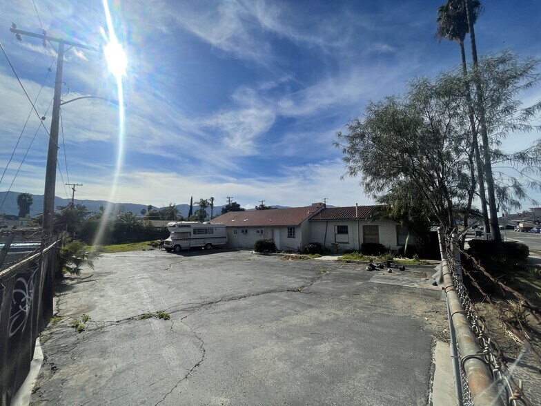 More Photos Of 16899 Lakeshore Dr, Lake Elsinore Contractor Storage Yard For Lease